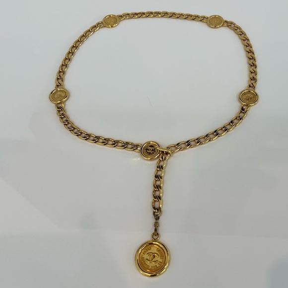 CHANEL ICONIC GOLD METAL CHAIN CC MEDALLION ADJUSTABLE BELT - Picture 4 of 17